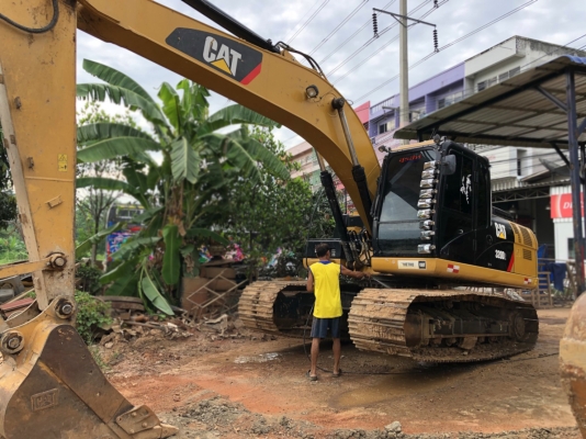 ขายรถแบคโฮ CAT 320D2 ใช้งาน 2 พันชั่วโมง สภาพนางงามจักวาล สวย แน่น เต็มทุกจุด ขายรถแบคโฮ CAT 320D2 ใช้งาน 2 พันชั่วโมง สภาพนางงามจักวาล สวย แน่น เต็มทุกจุด