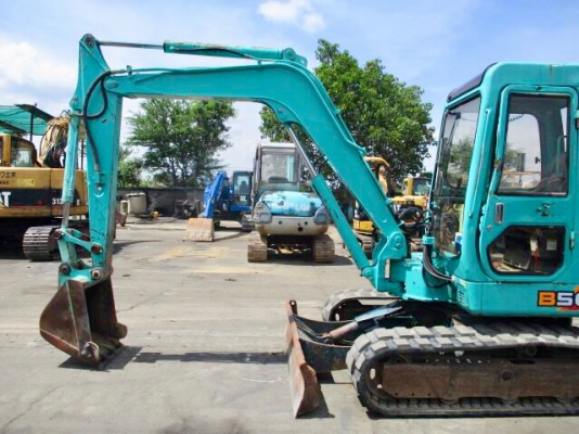 YANMAR B50-2B ขนาดPC-50 มีลายหัวแย๊ก รถเก่านอกมีเอกสารอินวอย☎️ติดต่อ 085-5632278 <ราคาต่อรองได้>