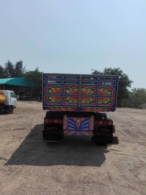 Hino mega เครื่องP11-320 แรงม้า เกียร์ZF แม่ 12 ล้อ ลูก 2 คาน ปี  49 นำ้หนักบรรทุกใด้ 31.5 ตัน รถสวยบาง ใช้งานน้อย เจ้าของออกใหม่ป้ายแดง วิ่งทรายใกล้ๆ ไม่เคยแบกนำ้หนัก