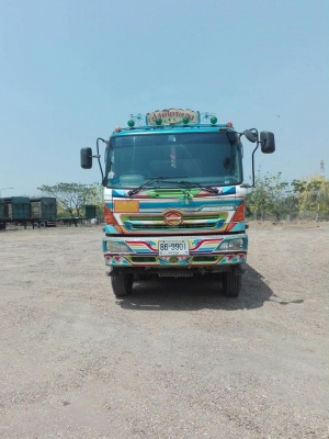 Hino mega เครื่องP11-320 แรงม้า เกียร์ZF แม่ 12 ล้อ ลูก 2 คาน ปี  49 นำ้หนักบรรทุกใด้ 31.5 ตัน รถสวยบาง ใช้งานน้อย เจ้าของออกใหม่ป้ายแดง วิ่งทรายใกล้ๆ ไม่เคยแบกนำ้หนัก