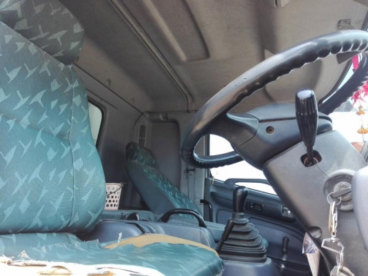 Hino mega เครื่องP11-320 แรงม้า เกียร์ZF แม่ 12 ล้อ ลูก 2 คาน ปี  49 นำ้หนักบรรทุกใด้ 31.5 ตัน รถสวยบาง ใช้งานน้อย เจ้าของออกใหม่ป้ายแดง วิ่งทรายใกล้ๆ ไม่เคยแบกนำ้หนัก