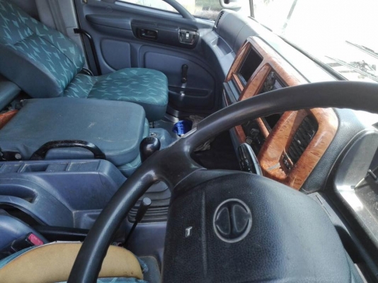 Hino mega เครื่องP11-320 แรงม้า เกียร์ZF แม่ 12 ล้อ ลูก 2 คาน ปี  49 นำ้หนักบรรทุกใด้ 31.5 ตัน รถสวยบาง ใช้งานน้อย เจ้าของออกใหม่ป้ายแดง วิ่งทรายใกล้ๆ ไม่เคยแบกนำ้หนัก