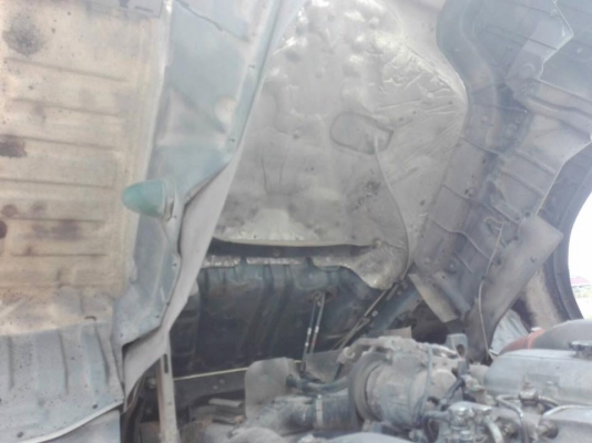 Hino mega เครื่องP11-320 แรงม้า เกียร์ZF แม่ 12 ล้อ ลูก 2 คาน ปี  49 นำ้หนักบรรทุกใด้ 31.5 ตัน รถสวยบาง ใช้งานน้อย เจ้าของออกใหม่ป้ายแดง วิ่งทรายใกล้ๆ ไม่เคยแบกนำ้หนัก