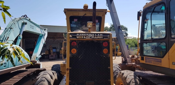 รถเกรด Caterpillar 140G
