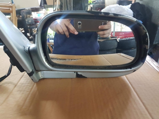 กระจกมองข้างขวาโตโยต้าสามห่วง กระจกมองข้างขวาโตโยต้าสามห่วง