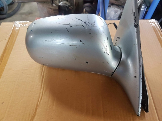 กระจกมองข้างขวาโตโยต้าสามห่วง กระจกมองข้างขวาโตโยต้าสามห่วง