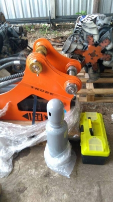 หัวกระแทก TRB530 ของใหม่พึ่งนำเข้าจากญี่ปุ่น ใส่ PC20 PC30 อุปกรณ์ครบ มีเกจวัดแรงดัน ถังไนโตร พร้อมติดตั้งใช้งาน