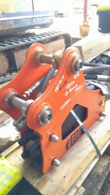 หัวกระแทก TRB530 ของใหม่พึ่งนำเข้าจากญี่ปุ่น ใส่ PC20 PC30 อุปกรณ์ครบ มีเกจวัดแรงดัน ถังไนโตร พร้อมติดตั้งใช้งาน