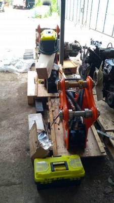 หัวกระแทก TRB530 ของใหม่พึ่งนำเข้าจากญี่ปุ่น ใส่ PC20 PC30 อุปกรณ์ครบ มีเกจวัดแรงดัน ถังไนโตร พร้อมติดตั้งใช้งาน