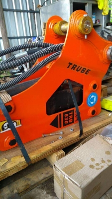 หัวกระแทก TRB530 ของใหม่พึ่งนำเข้าจากญี่ปุ่น ใส่ PC20 PC30 อุปกรณ์ครบ มีเกจวัดแรงดัน ถังไนโตร พร้อมติดตั้งใช้งาน