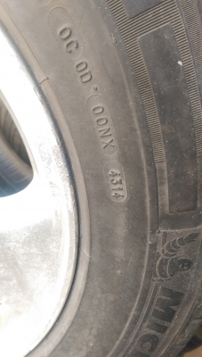 ล้อแม็ก โตโยต้า 5 รู พร้อมยาง 215/65R16C ปี 14 สวย ๆ พร้อมใช้งาน