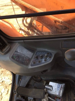 ขายรถแบคโฮ HITACHI ZX135US เก่านอกผ่านการใช้งานในไทย สภาพดี พร้อมใช้งาน ขายรถแบคโฮ HITACHI ZX135US เก่านอกผ่านการใช้งานในไทย สภาพดี พร้อมใช้งาน