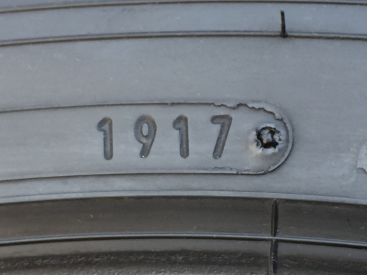 ยาง Dunlop 205 55 16 กลางปี17 ดอกเต็ม ไม่มีปะ ใช้ยาว ราคาไม่แพง ยาง Dunlop 205 55 16 กลางปี17 ดอกเต็ม ไม่มีปะ ใช้ยาว ราคาไม่แพง