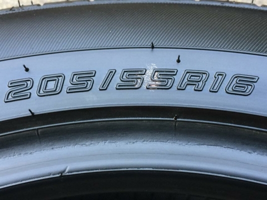 ยาง Dunlop 205 55 16 กลางปี17 ดอกเต็ม ไม่มีปะ ใช้ยาว ราคาไม่แพง ยาง Dunlop 205 55 16 กลางปี17 ดอกเต็ม ไม่มีปะ ใช้ยาว ราคาไม่แพง