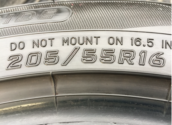 ยาง Dunlop 205 55 16 กลางปี17 ดอกเต็ม ไม่มีปะ ใช้ยาว ราคาไม่แพง ยาง Dunlop 205 55 16 กลางปี17 ดอกเต็ม ไม่มีปะ ใช้ยาว ราคาไม่แพง