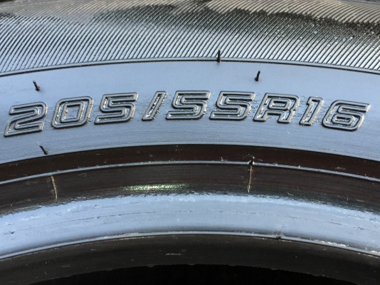 ยาง Dunlop 205 55 16 กลางปี17 ดอกเต็ม ไม่มีปะ ใช้ยาว ราคาไม่แพง ยาง Dunlop 205 55 16 กลางปี17 ดอกเต็ม ไม่มีปะ ใช้ยาว ราคาไม่แพง