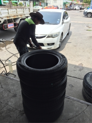 ยาง Dunlop 205 55 16 กลางปี17 ดอกเต็ม ไม่มีปะ ใช้ยาว ราคาไม่แพง ยาง Dunlop 205 55 16 กลางปี17 ดอกเต็ม ไม่มีปะ ใช้ยาว ราคาไม่แพง