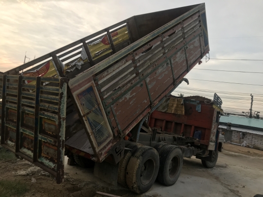 สิบล้อดั้มหัวยาว สิบล้อดั้มหัวยาว