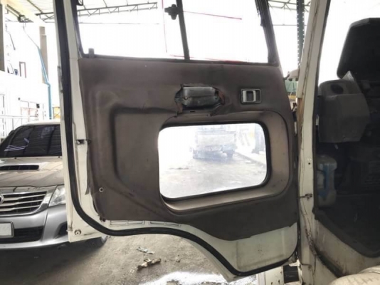 ขาย 285,000 บาท HINO FF177 ตู้ 3 บาน ยาว 7.2 เมตร เครื่อง EH700-168 แรง หัวบาง ยางดี คัสชีสวย เอกสารเล่มทะเบียน  รถอยู่   สมุทรปราการ บางพลี   โทร 0610710295ฟ