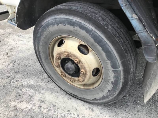 ขาย 300,000 บาท HINO FF177 ตู้ 10 บาน ยาว 7.2 เมตร เครื่อง EH700-168 แรง หัวบาง ยางดี คัสชีสวย เอกสารเล่มทะเบียน  รถอยู่   สมุทรปราการ บางพลี   โทร 0610710295