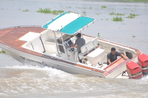 เรือยอชท์ USA ..... Wellcraft รุ่น scarab  (เรือนอก ) ..... ขนาด30ฟุต