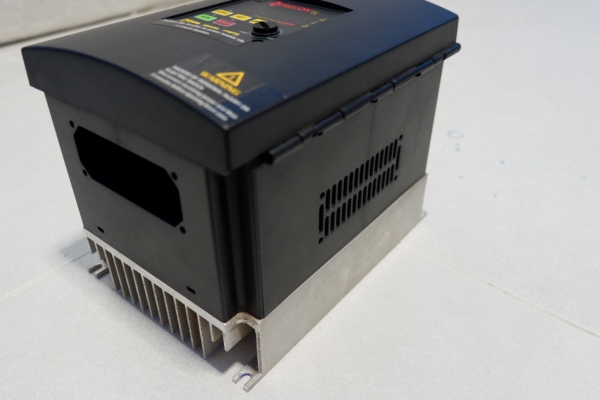 อินเวอร์เตอร์ 7.5ph 5.5kw ไฟเข้าAc 3PH 360-460v 50/60Hz