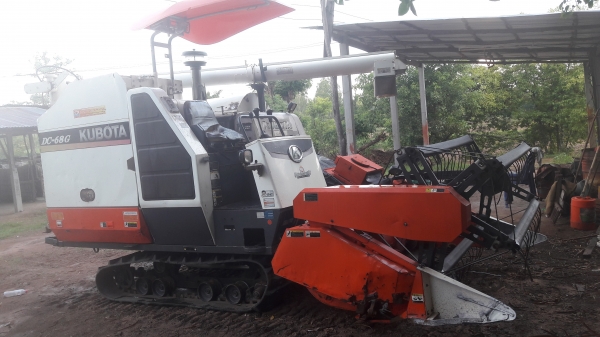 รถเกี่ยวข้าว  DC 68g  นิ้วสปริงปี 55