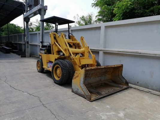 รถตักล้อยาง TCM SD23M