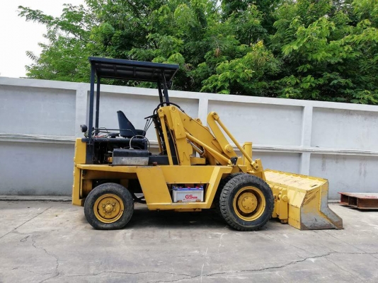 รถตักล้อยาง TCM SD23M