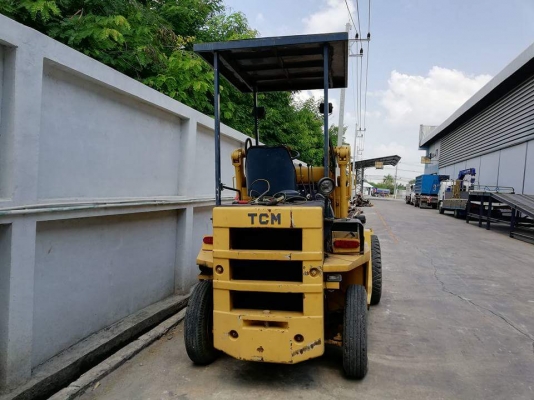 รถตักล้อยาง TCM SD23M