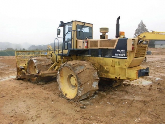 รถดันล้อเหล็ก KOMATSU รุ่น WF450T-1 รถดันล้อเหล็ก KOMATSU รุ่น WF450T-1