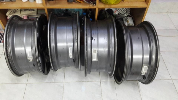 ล้อ All New D Max ขอบ 17 สีเทากันเดิมๆจากโรงงาน มีรอยนิดเดียว1วงใช้งานปกติ ชุดละ4,400฿ บ้านโป่ง.ราชบุรี ต่าง จว.ส่งได้ ขนส่งเอกชน/รถไฟ line 0924241744