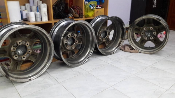 ล้อ All New D Max ขอบ 17 สีเทากันเดิมๆจากโรงงาน มีรอยนิดเดียว1วงใช้งานปกติ ชุดละ4,400฿ บ้านโป่ง.ราชบุรี ต่าง จว.ส่งได้ ขนส่งเอกชน/รถไฟ line 0924241744