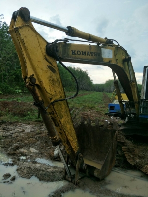 ขายรถแบคโฮ KOMATSU PC120-5 ตัวเดินใหญ่ มีระบบหัวกระแทก บูมอาร์มสวย เอวใหม่ ราคา 320000