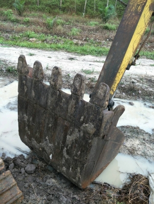 ขายรถแบคโฮ KOMATSU PC120-5 ตัวเดินใหญ่ มีระบบหัวกระแทก บูมอาร์มสวย เอวใหม่ ราคา 320000
