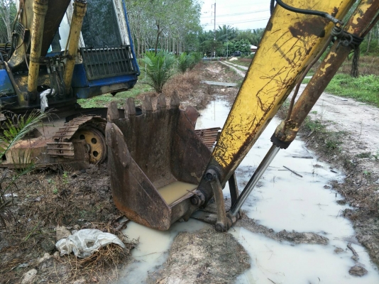ขายรถแบคโฮ KOMATSU PC120-5 ตัวเดินใหญ่ มีระบบหัวกระแทก บูมอาร์มสวย เอวใหม่ ราคา 320000 ขายรถแบคโฮ KOMATSU PC120-5 ตัวเดินใหญ่ มีระบบหัวกระแทก บูมอาร์มสวย เอวใหม่ ราคา 320000