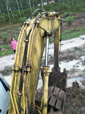 ขายรถแบคโฮ KOMATSU PC120-5 ตัวเดินใหญ่ มีระบบหัวกระแทก บูมอาร์มสวย เอวใหม่ ราคา 320000