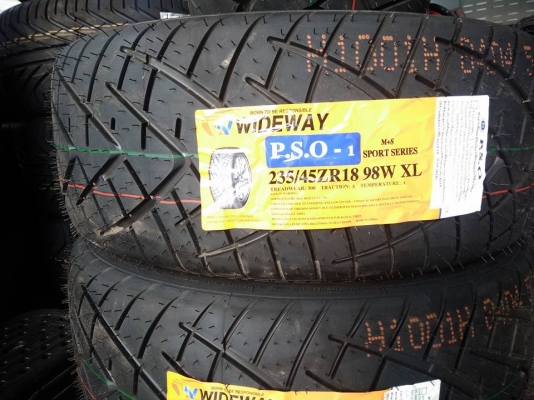 ยางใหม่ลายซิ่ง 235-45-18 ปี 18 เส้นละ 2200 บาท