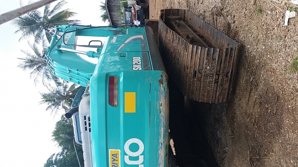 ขาย 1,690,000 KOBELCO sk 200-8 super เล่มทะเบียนภาษีไม่ขาด ไฟฟ้าครบ เครื่องดี ปั้มแรง เอวแน่น ช่วงล่างเต็ม แอร์เย็น รถสวยพร้อมใช้เอกสารพร้อมโอน รถอยู่ กทม. 090-772-3710 090-772-3708