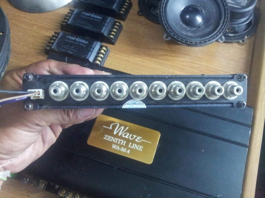 แยกขายคับชุดลำโพงปรีแอมป์ติดรถยนต์เรนโบว์ เยอรมัน