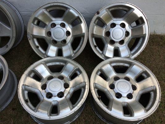 ล้อ 4X4 เก่านอก 2 ชุด