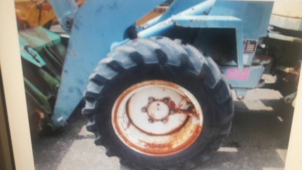 ขายรถตักล้อยาง  ยี่ห้อ MITSUBISHI  รุ่น  WS200G เครื่องยนต์  เบนซิน  4G33   แรงคล่องตัว ทุกระบบ เกียร์ทอร์ค  คอนโทรลเดียว บุ้งกี๋ ขนาด 0.5 คิว เก่านอกขายราคาถูก