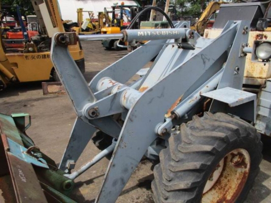 ขายรถตักล้อยาง  ยี่ห้อ MITSUBISHI  รุ่น  WS200G เครื่องยนต์  เบนซิน  4G33   แรงคล่องตัว ทุกระบบ เกียร์ทอร์ค  คอนโทรลเดียว บุ้งกี๋ ขนาด 0.5 คิว เก่านอกขายราคาถูก