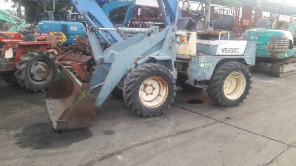 ขายรถตักล้อยาง  ยี่ห้อ MITSUBISHI  รุ่น  WS200G เครื่องยนต์  เบนซิน  4G33   แรงคล่องตัว ทุกระบบ เกียร์ทอร์ค  คอนโทรลเดียว บุ้งกี๋ ขนาด 0.5 คิว เก่านอกขายราคาถูก