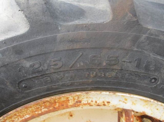 ขายรถตักล้อยาง  ยี่ห้อ MITSUBISHI  รุ่น  WS200G เครื่องยนต์  เบนซิน  4G33   แรงคล่องตัว ทุกระบบ เกียร์ทอร์ค  คอนโทรลเดียว บุ้งกี๋ ขนาด 0.5 คิว เก่านอกขายราคาถูก