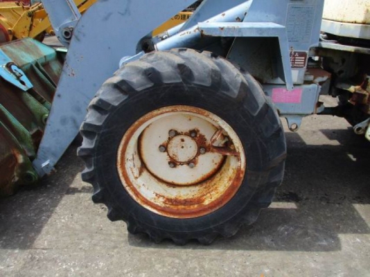 ขายรถตักล้อยาง  ยี่ห้อ MITSUBISHI  รุ่น  WS200G เครื่องยนต์  เบนซิน  4G33   แรงคล่องตัว ทุกระบบ เกียร์ทอร์ค  คอนโทรลเดียว บุ้งกี๋ ขนาด 0.5 คิว เก่านอกขายราคาถูก