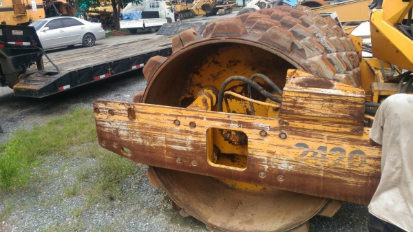 รถบดแฮม 10 ตันสั่นสะเทือนสองเปลือกสองเพลาเล่มทะเบียนราคา 680,000 รถกทม.