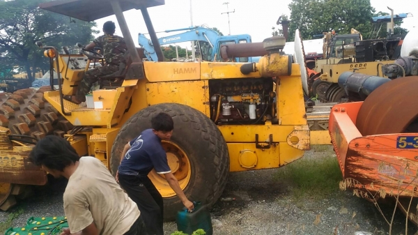รถบดแฮม 10 ตันสั่นสะเทือนสองเปลือกสองเพลาเล่มทะเบียนราคา 680,000 รถกทม.