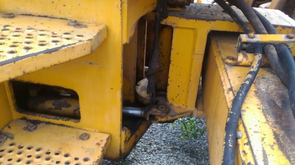 รถบดแฮม 10 ตันสั่นสะเทือนสองเปลือกสองเพลาเล่มทะเบียนราคา 680,000 รถกทม.