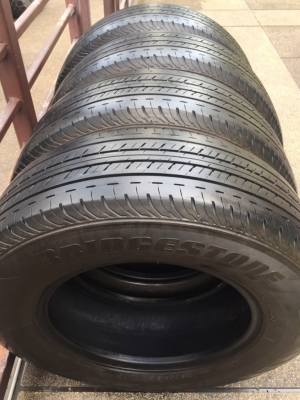 ยาง Bridgestone 215 65 16 กลางปี17 ดอกเต็ม ไม่มีปะ ใช้ยาว ราคาไม่แพง